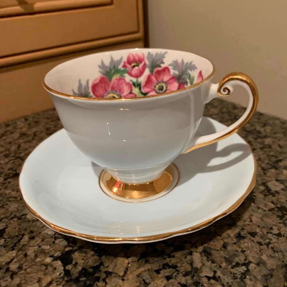 Windsor Floral Teacup and Saucer Set - White and Gold